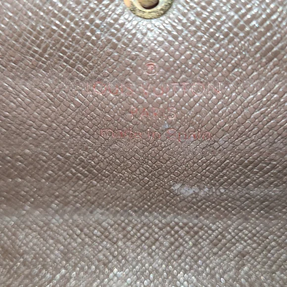 Emt$250Louis Vuitton Damier Ebene Sarah wallet, with D hooks attached - Picture 2 of 12